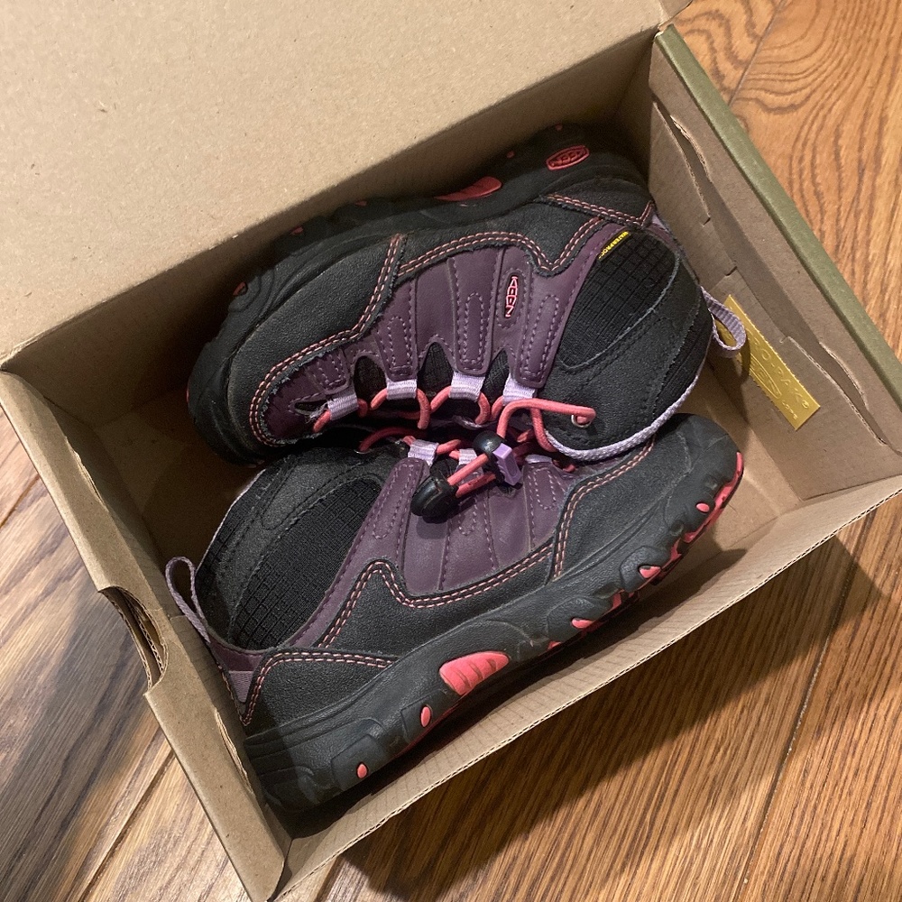 Blackberry Pagoda Mid size 10